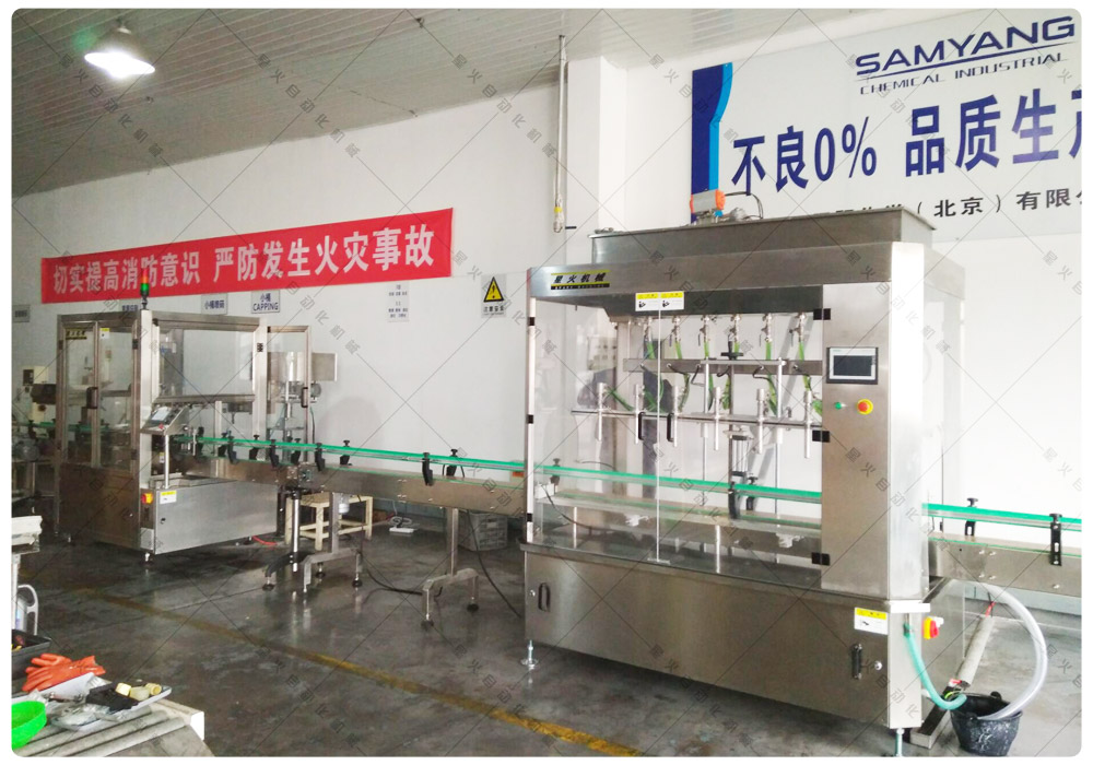 瓶装桶装液体灌装机生产线-北京某防冻液加工生产企业研发设备(图1)