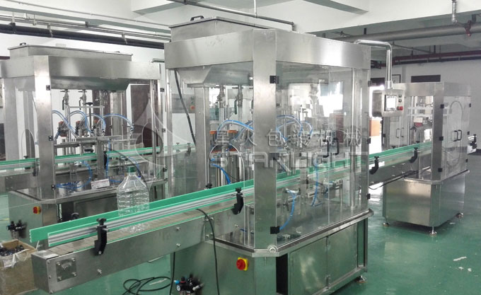 全自动食用油灌装生产线压盖机车间展示